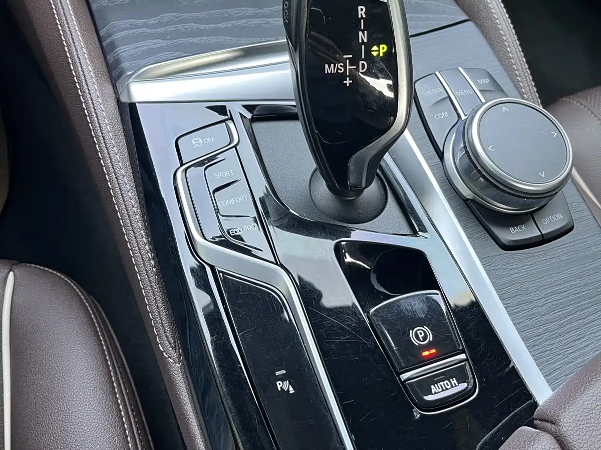 BMW 5 Series 2021 530Li Leading M Sport Package фото 16