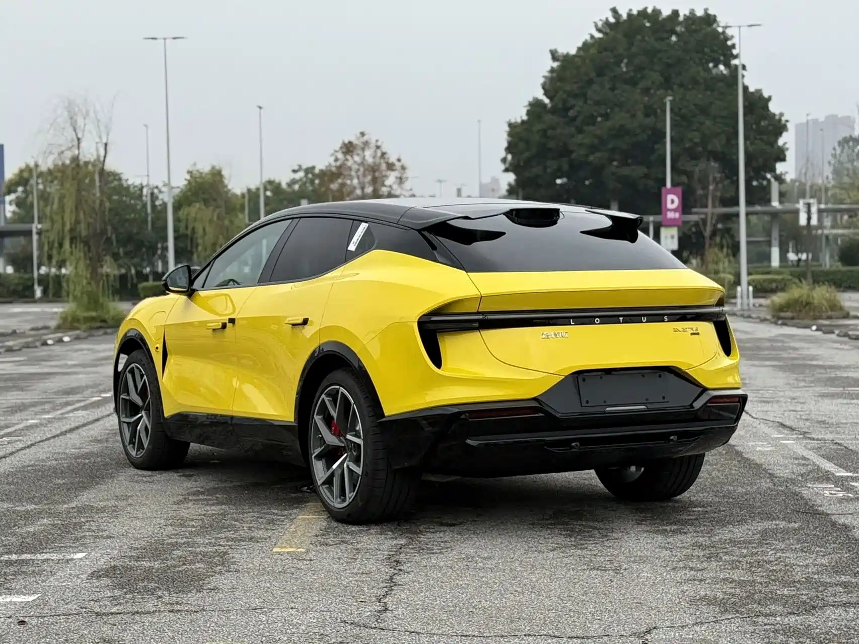 Фото 6 - Lotus ELETRE
