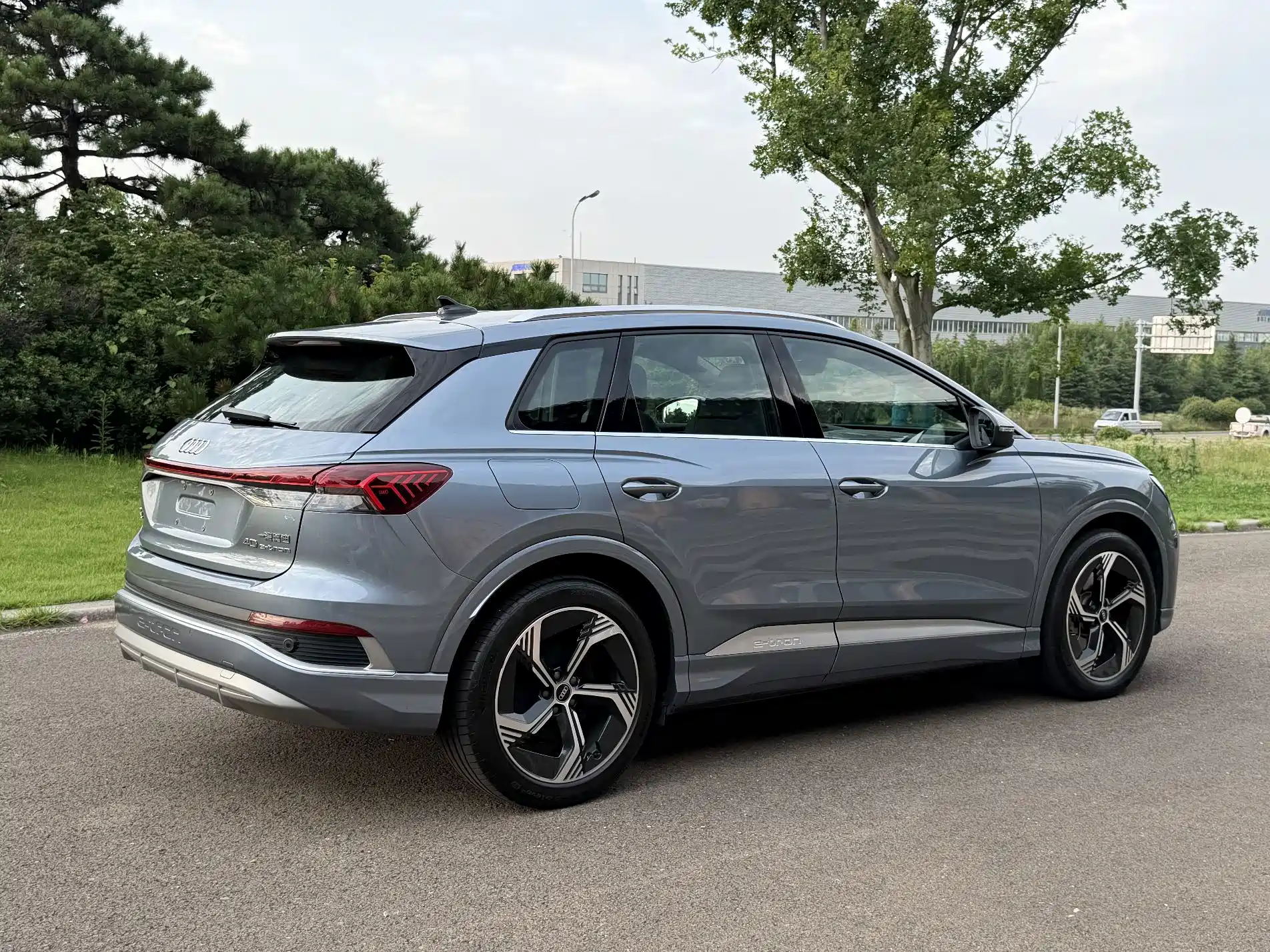 Photo 4 - Audi Q4 e-tron