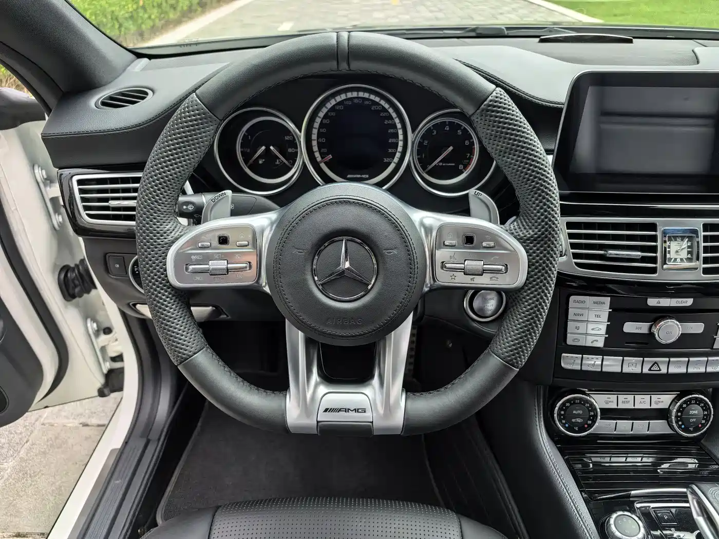 Mercedes-Benz CLS AMG 2015 AMG CLS 63 4MATIC фото 31