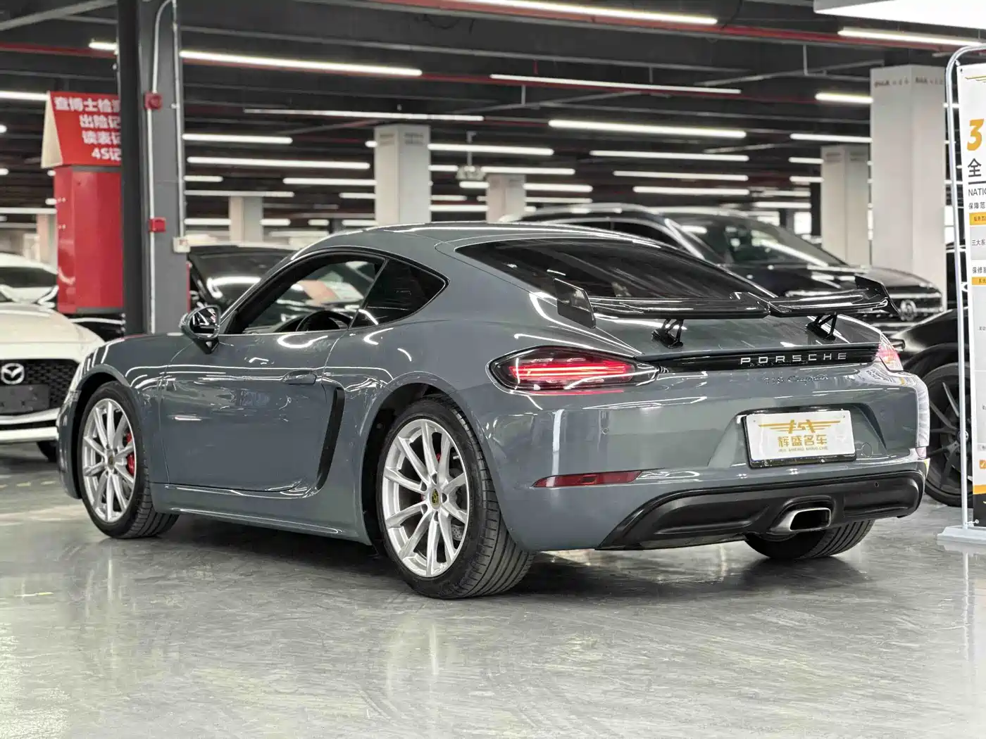Porsche 718 2016 Cayman 2.0T фото 2