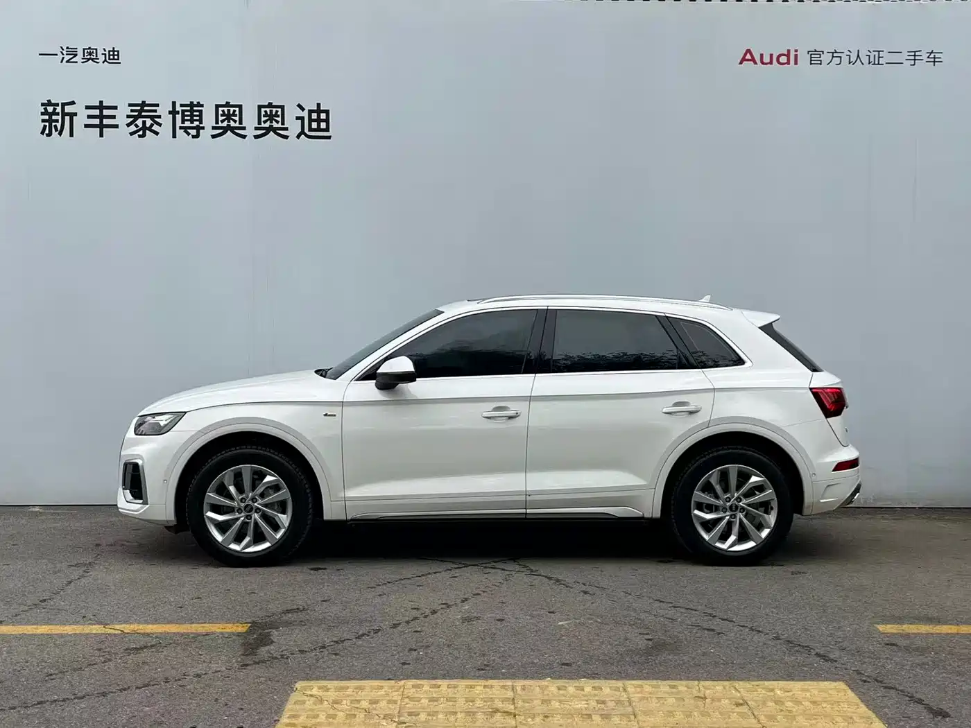 Audi Q5L 2022 40T Luxury Dynamic фото 4