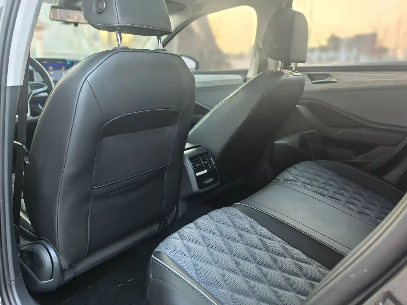 Volkswagen Sagitar 2023 300TSI DSG Surpassing Edition фото 9