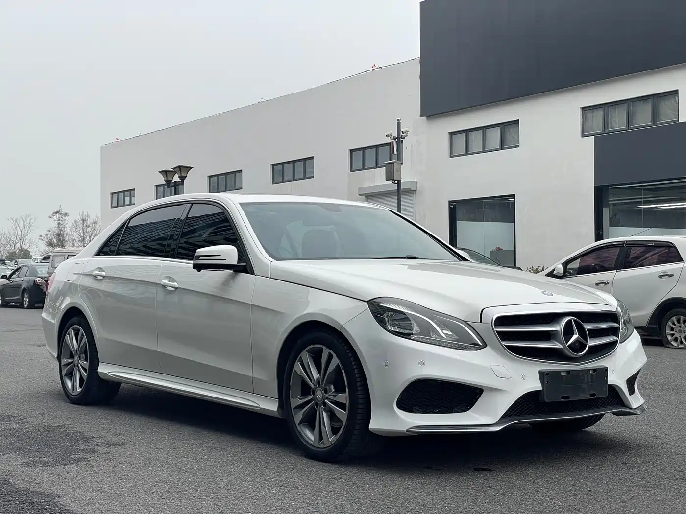Mercedes-Benz E-Class 2015 Facelift E 200 L Sport фото 3