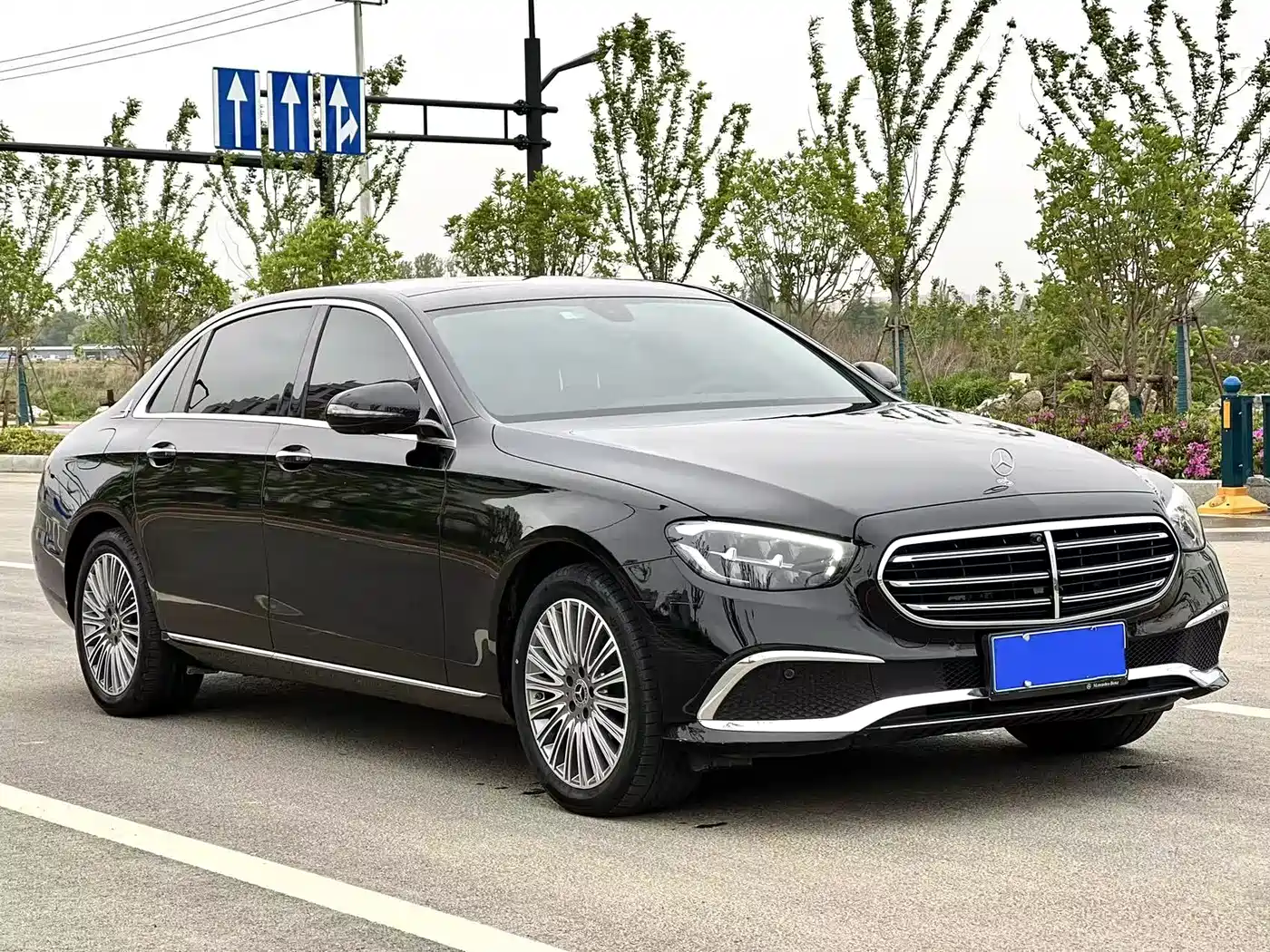 Mercedes-Benz E-Class 2023 E 300 L Fashion фото 3