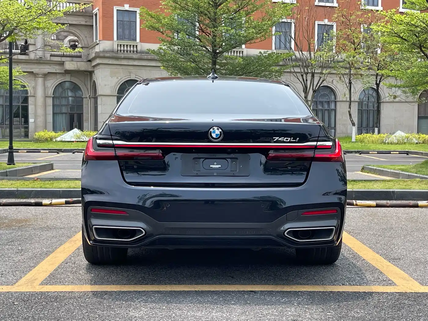 BMW 7 Series 2021 Model 740Li Leading M Sport Package фото 5