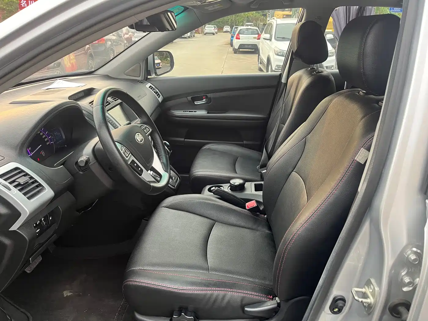 BYD S6 2014 2.4L Automatic Luxury 5-seater фото 13