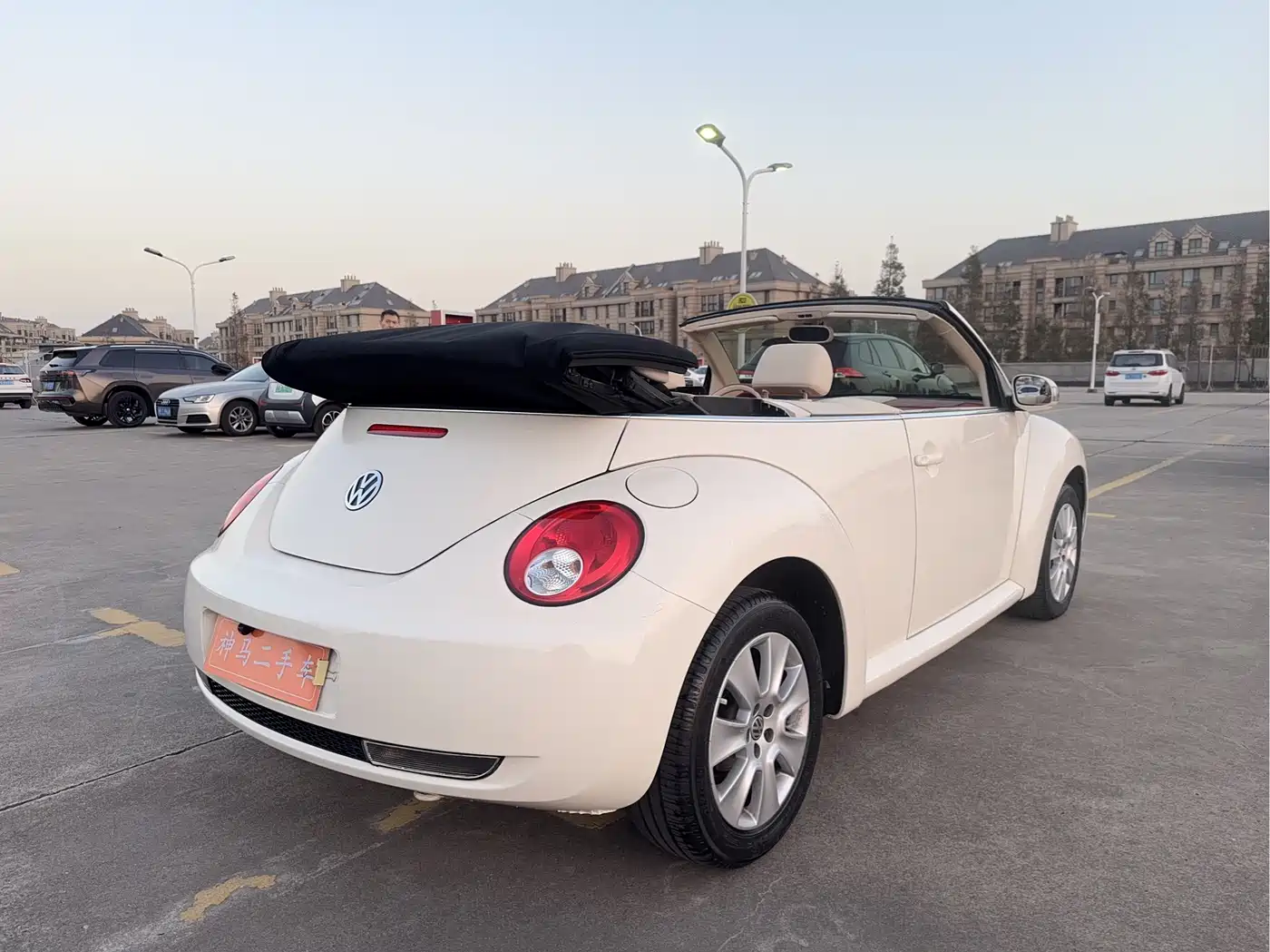 Volkswagen Beetle 2009 2.0 AT Top Convertible фото 11