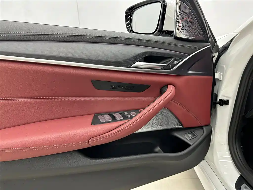 BMW 5 Series 2023 530Li Leading M Sport Package фото 7