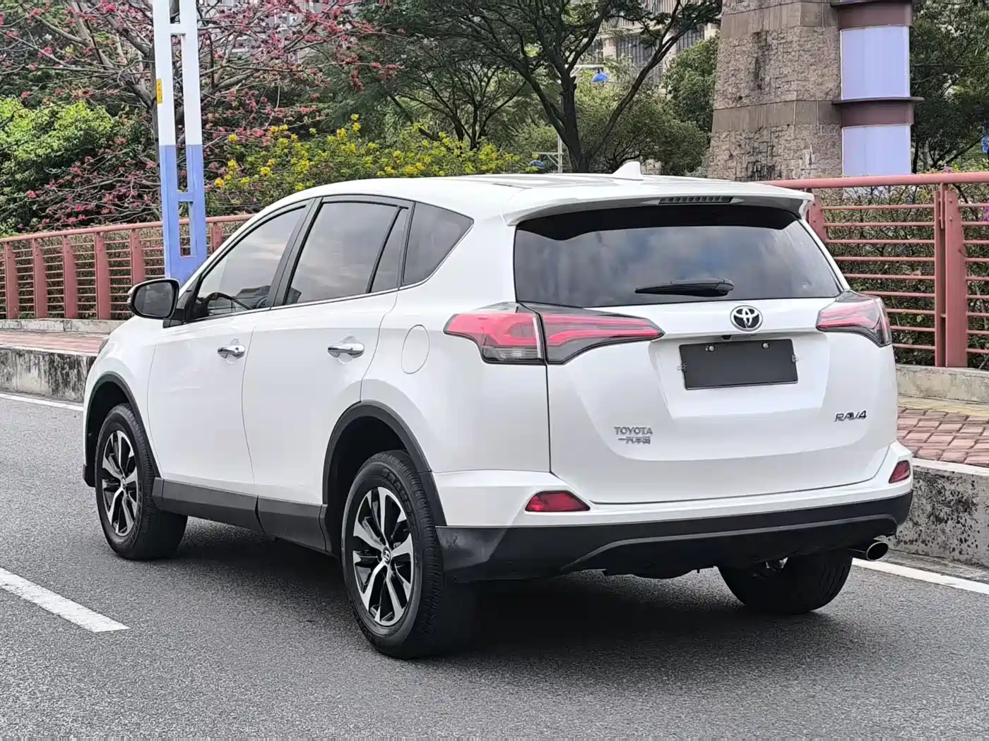 Toyota RAV4 Rongfang 2016 2.0L CVT 2WD Trend (China V) фото 6