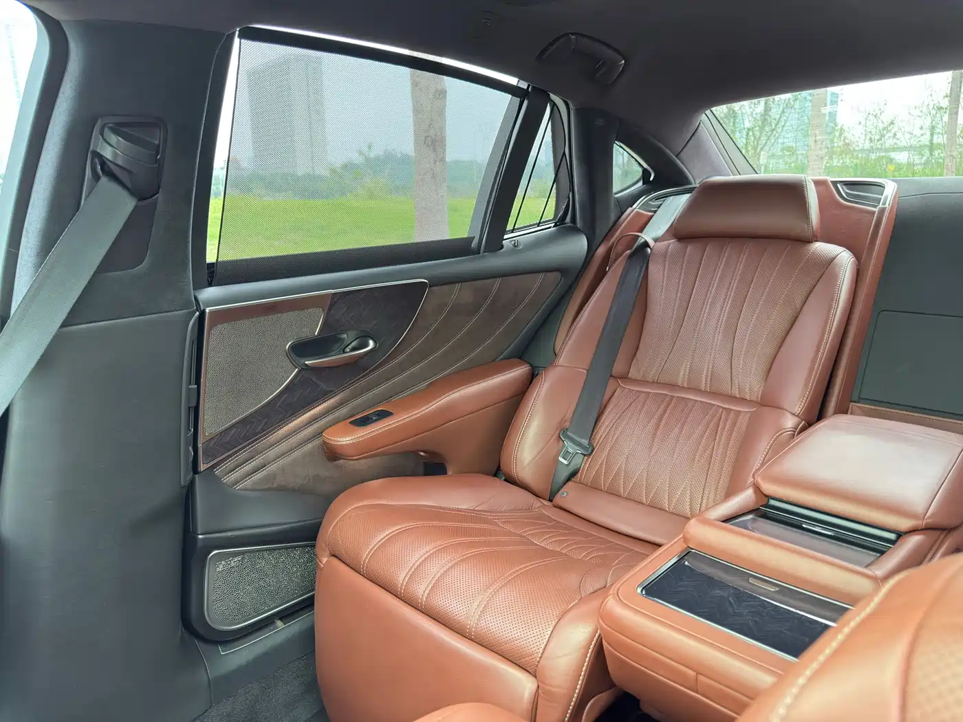 Lexus LS 2018 500h Executive Edition China V фото 14