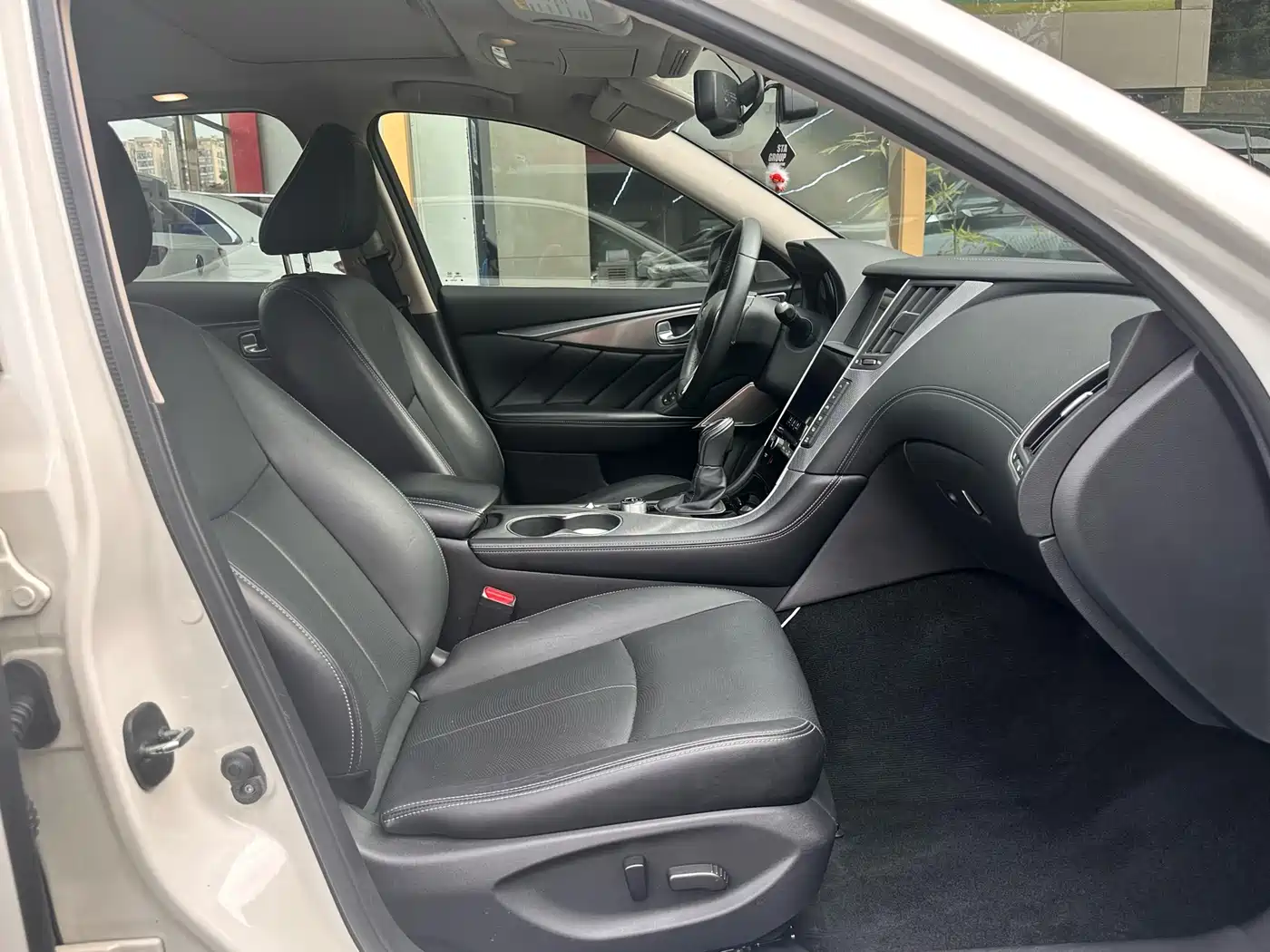 Infiniti Q50L 2019 2018 2.0T Premium Edition (China VI)