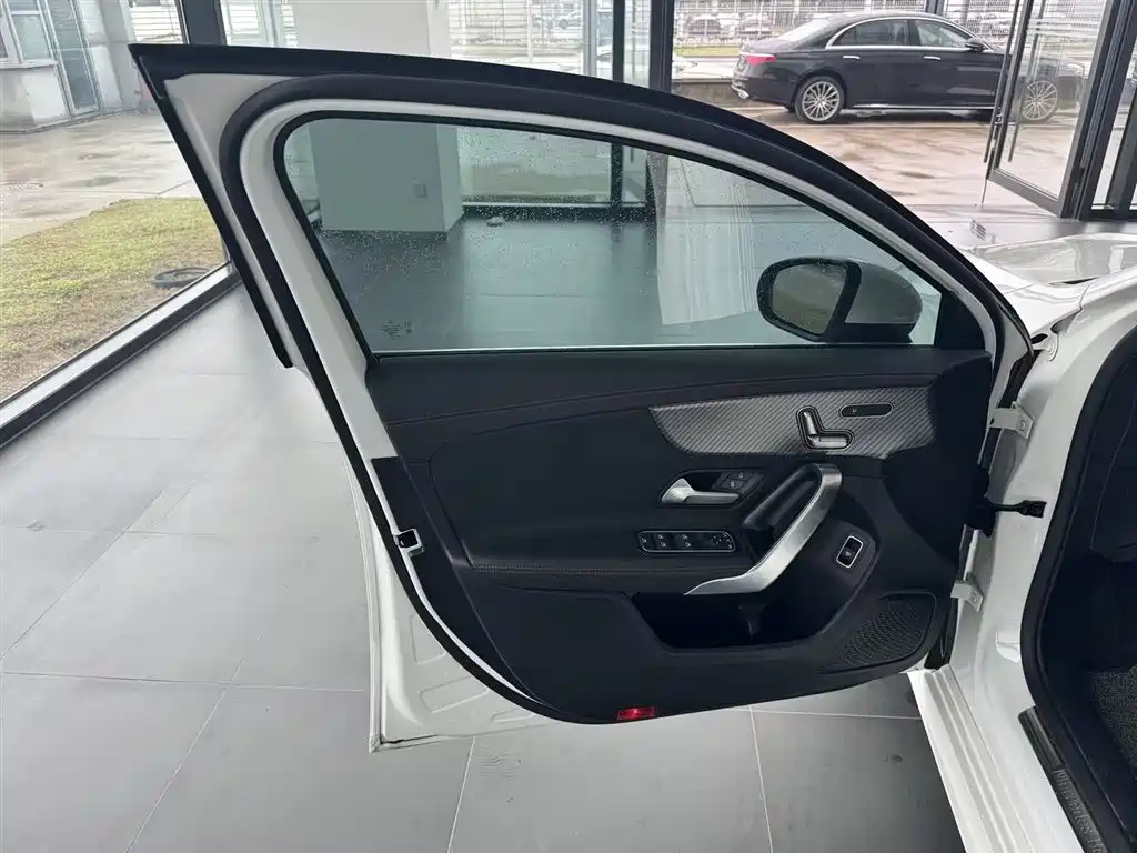 Mercedes-Benz A-Class 2025 A 200 L Fashion Edition фото 3