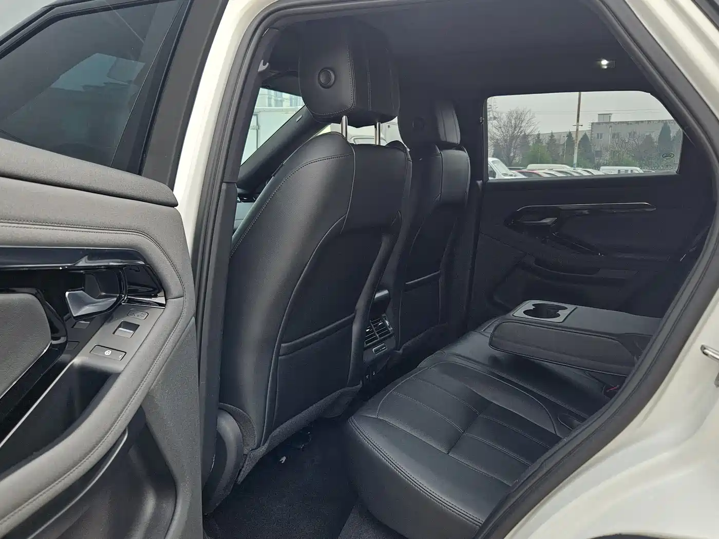Land Rover Range Rover Evoque 2020 Model 249PS R-DYNAMIC S Gloss Black Sport Tech Edition фото 4