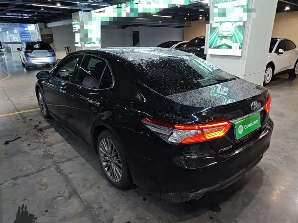 Фото 23 - Toyota Camry
