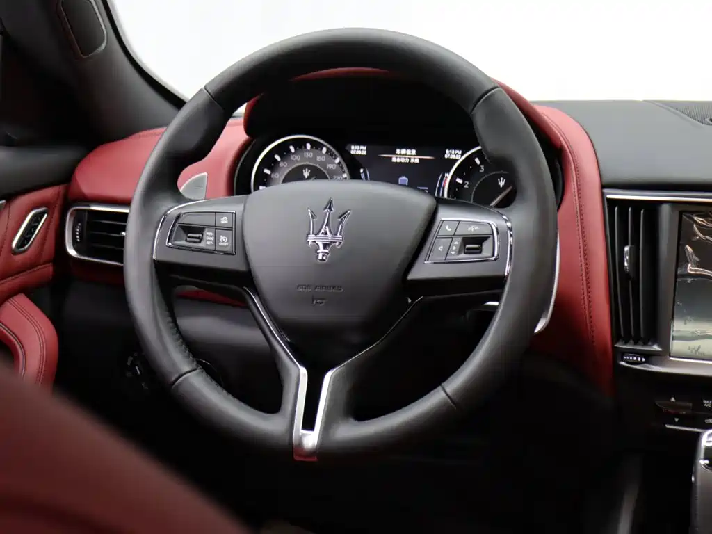 Фото 10 - Maserati Levante
