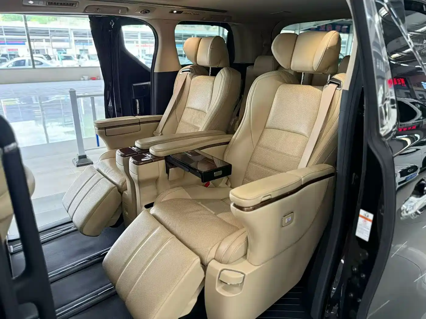 Toyota Alphard 2015 3.5L Premium Edition фото 8