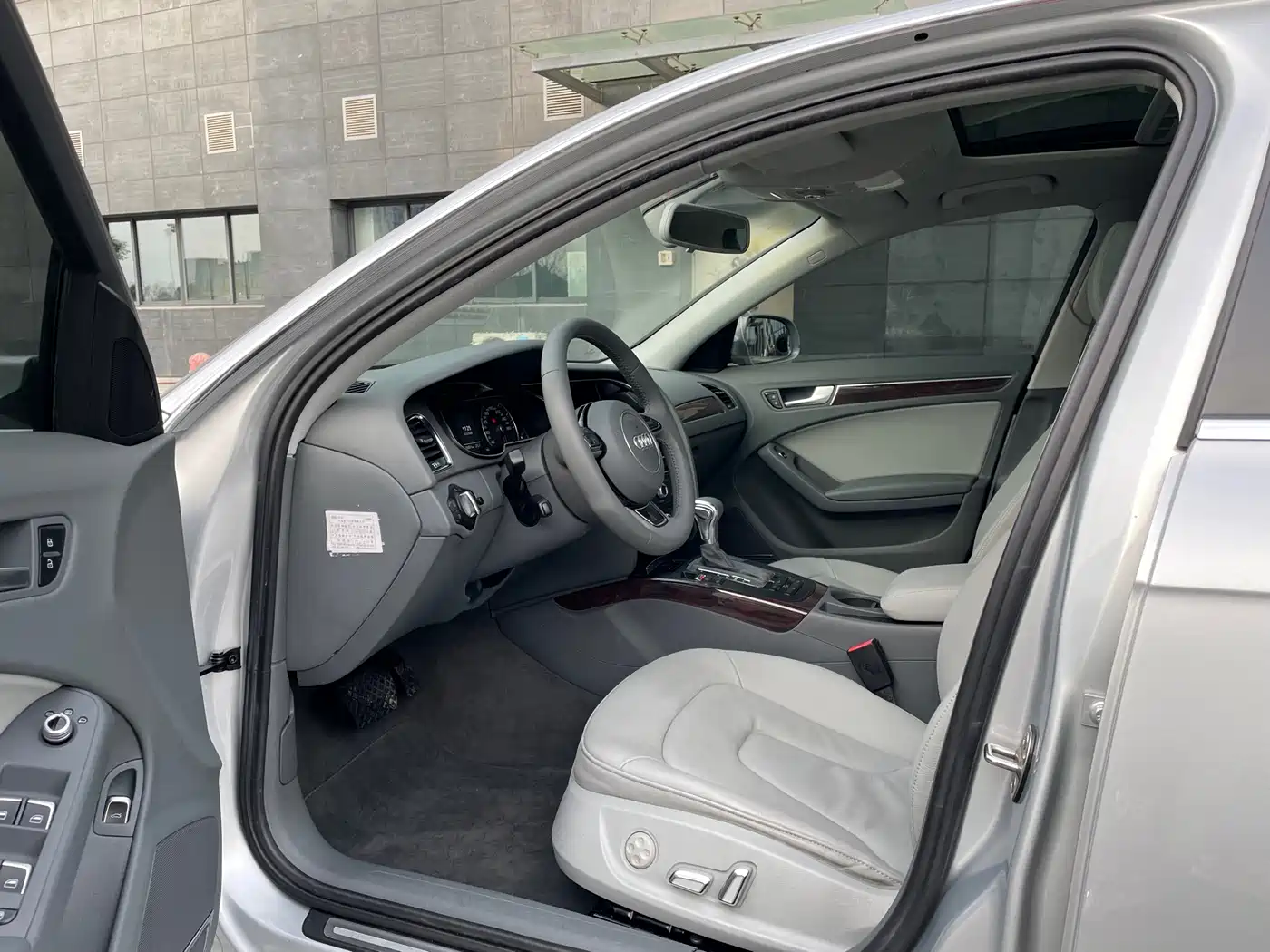 Audi A4L 2013 35 TFSI Automatic Comfort фото 6