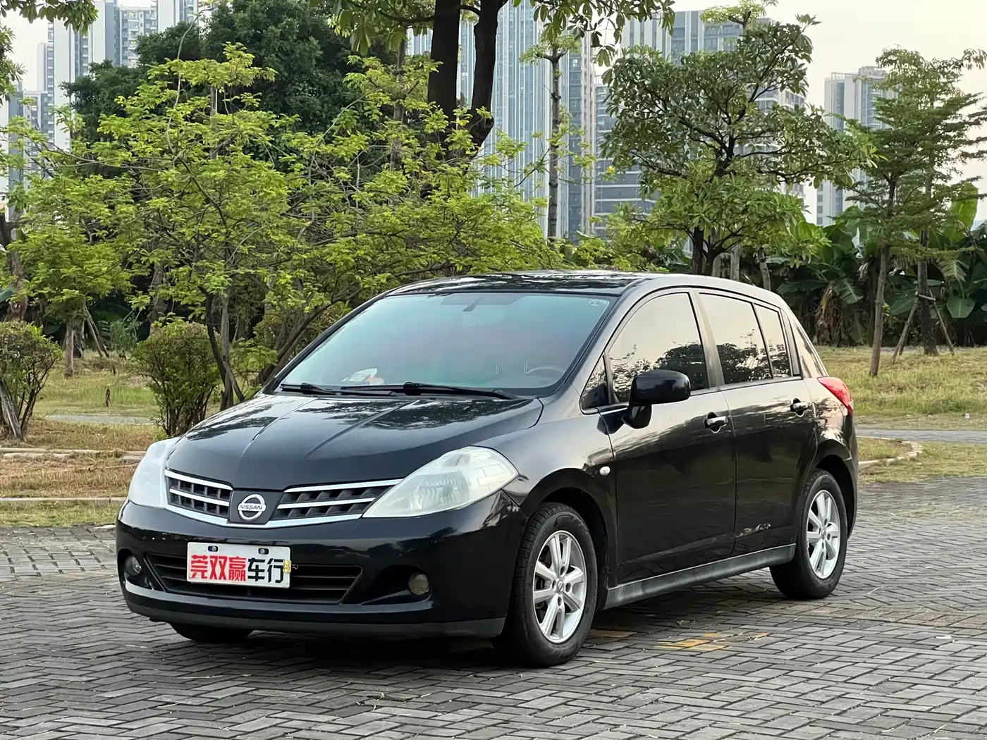 Nissan Tiida 2010 2011 1.6L CVT Luxury