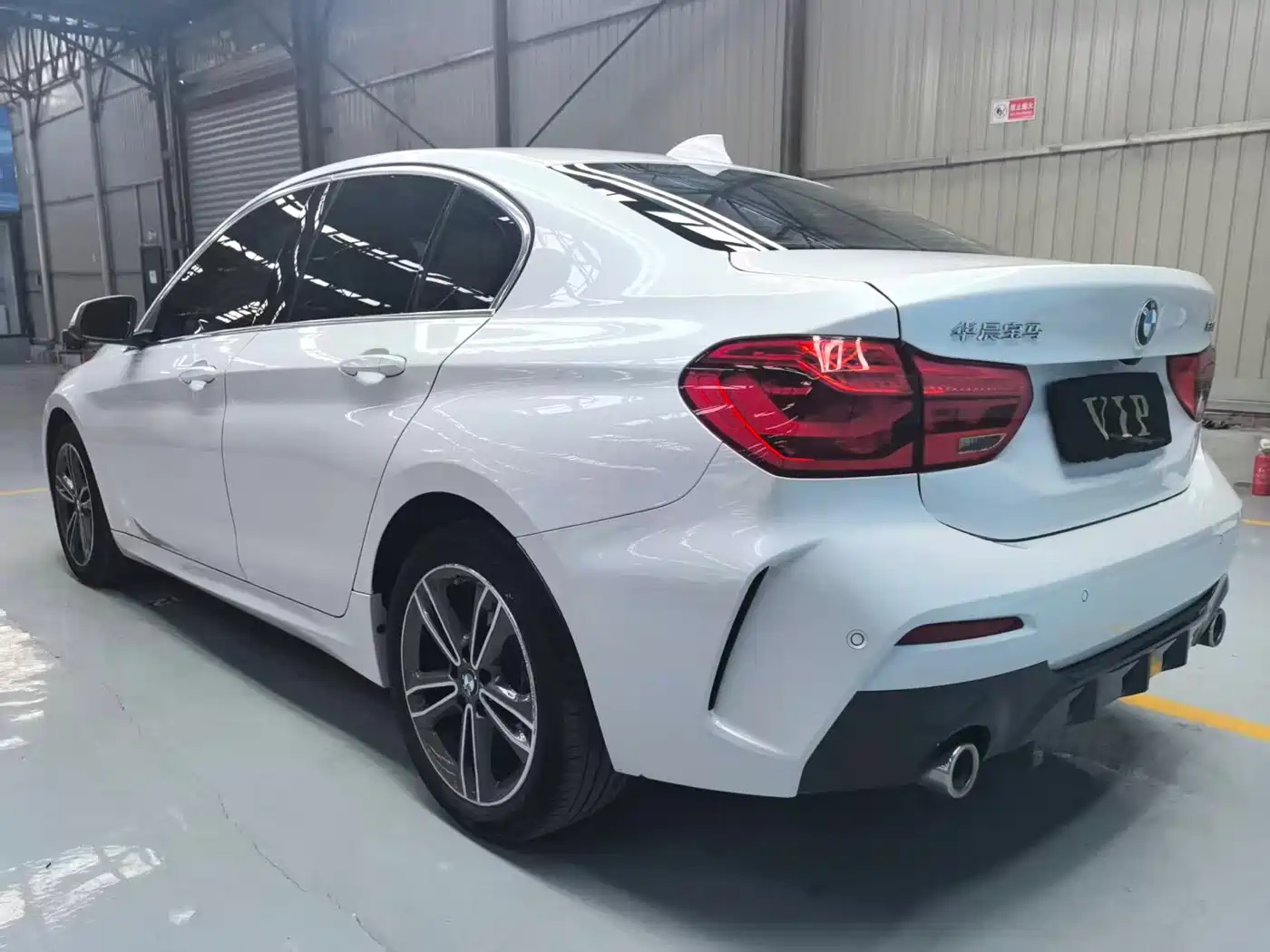 BMW 1 Series 2023 120i M Sport фото 6