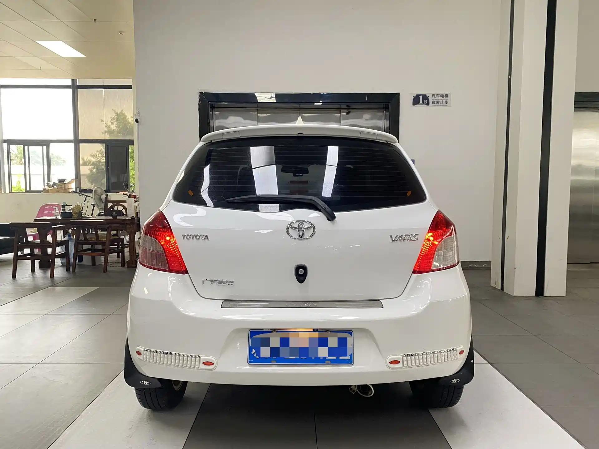 Фото 7 - Toyota Yaris
