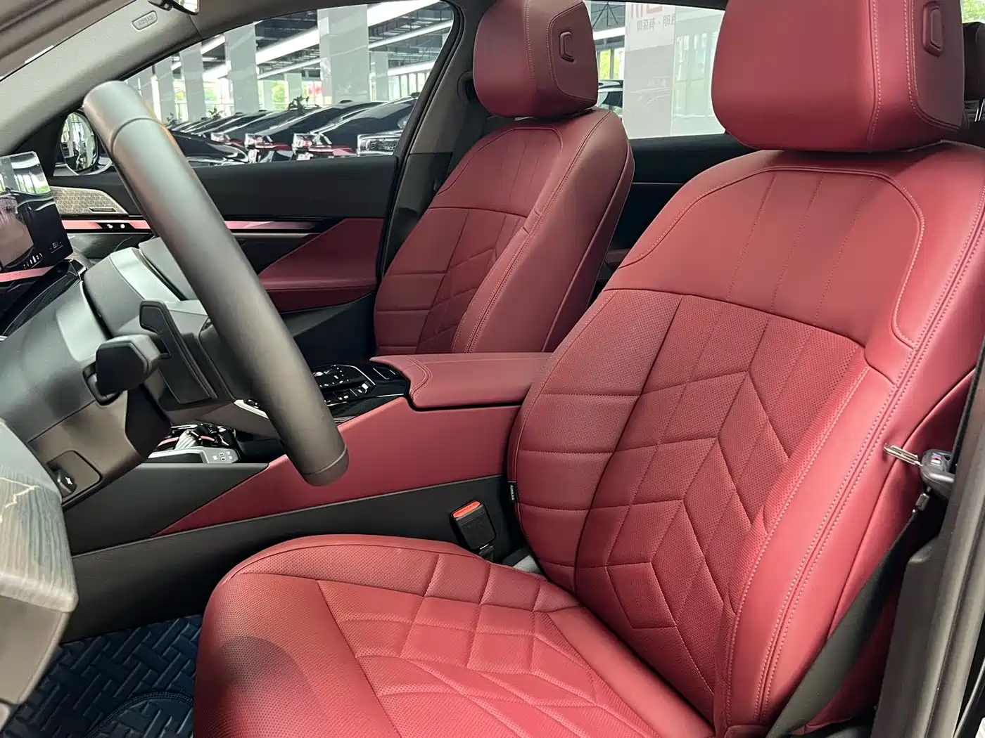 BMW 5 Series 2026 525Li M Sport Package фото 9