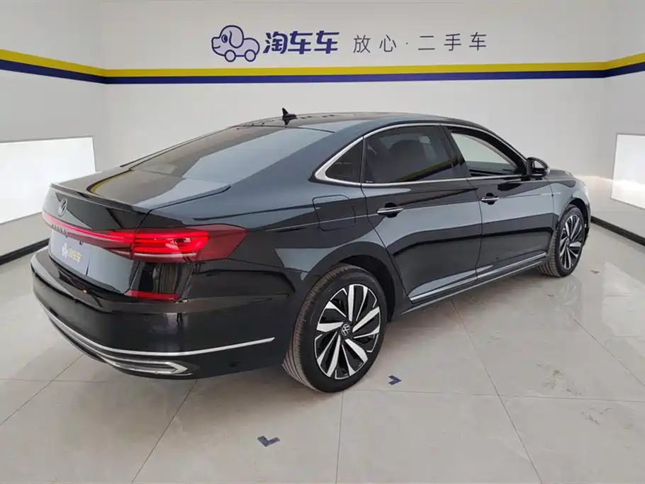 Volkswagen Passat 2022 330TSI Luxury Edition фото 3