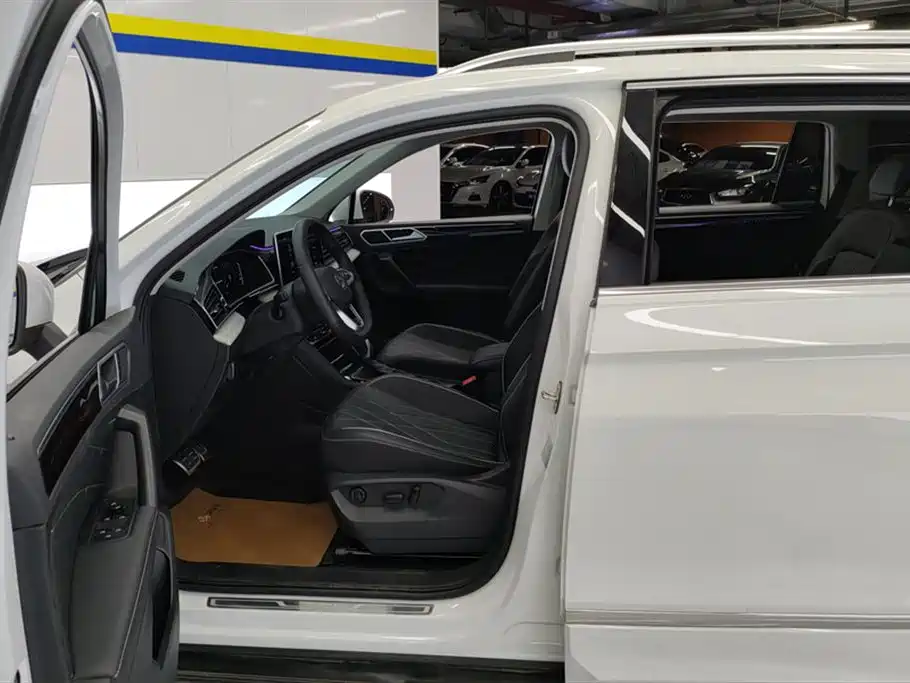 Volkswagen Tiguan L 2024 Outstanding 330TSI Auto 2WD R-Line Dragon Glory Edition фото 9
