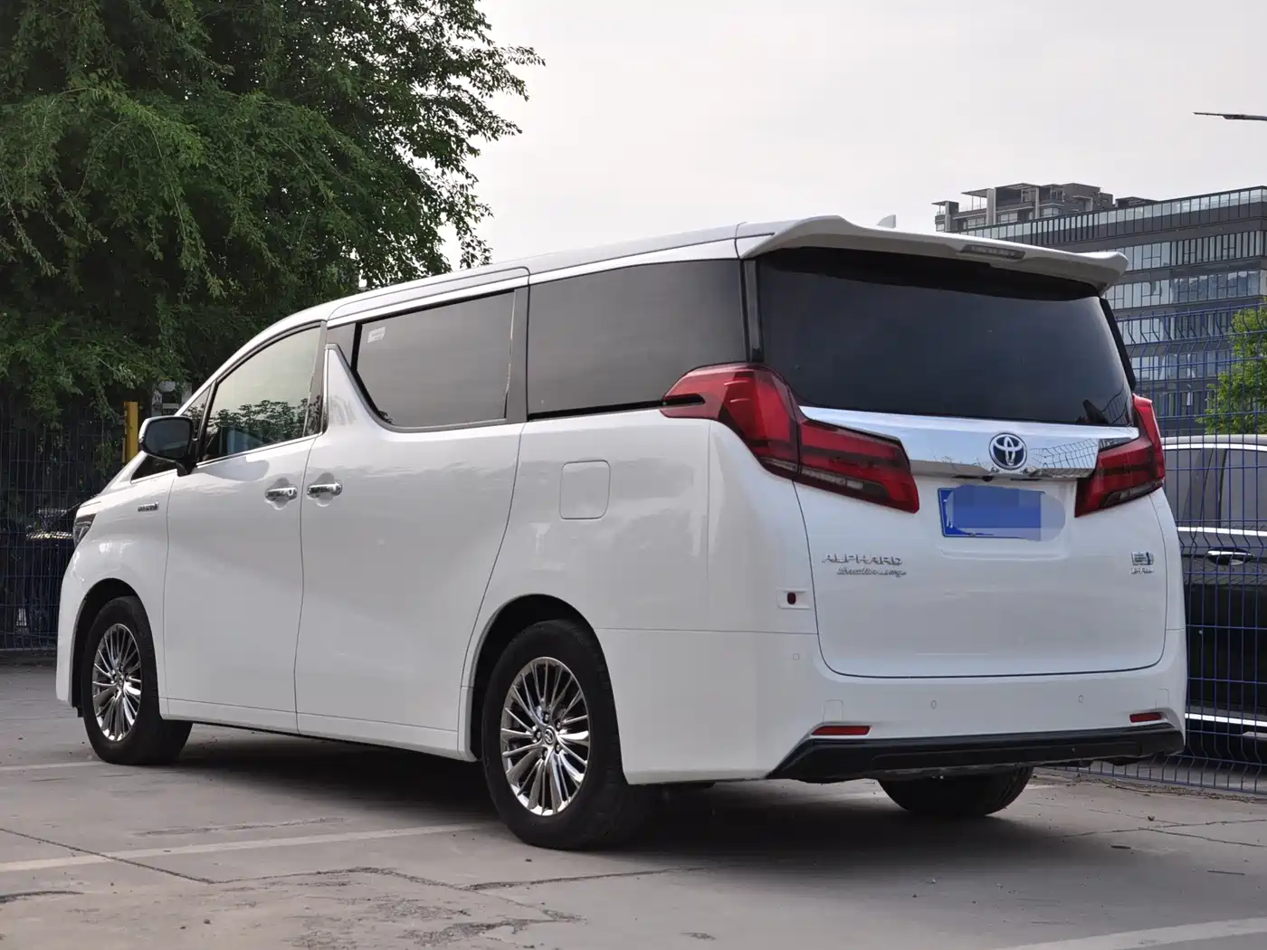 Toyota Alphard 2021 Hybrid 2.5L Premium фото 3