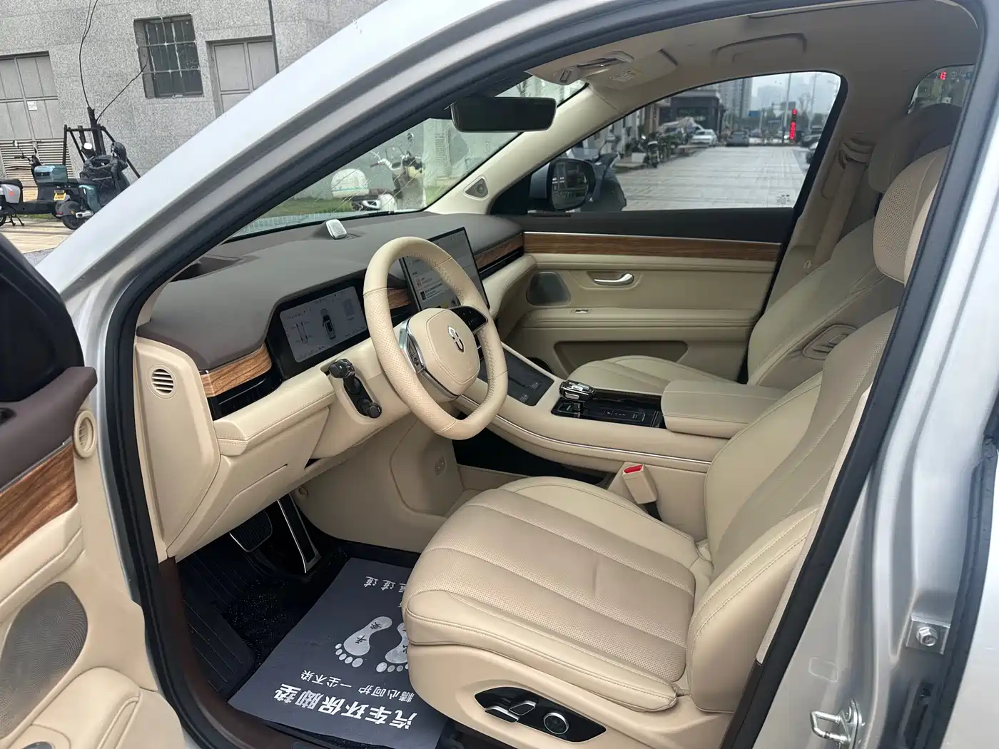 AITO Wenjie AITO M7 2024 1.5T RWD Plus 5-Seater фото 4