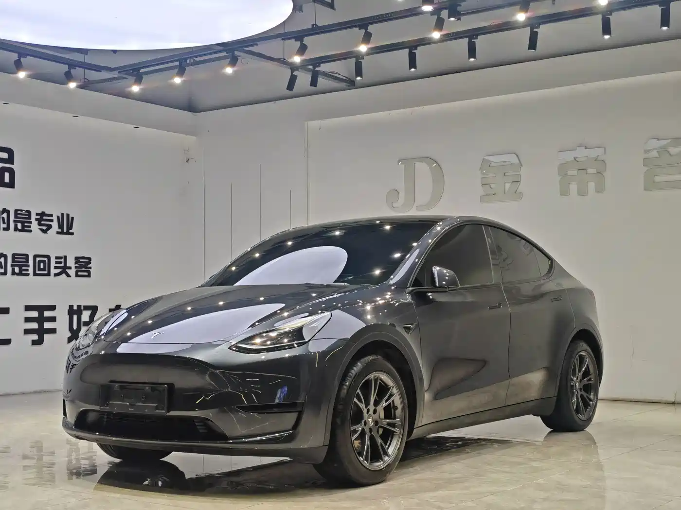 Tesla Model Y 2024
