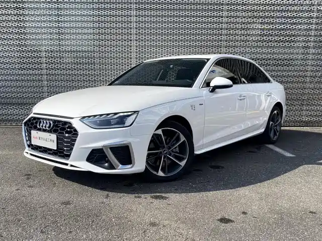 Audi A4L 40 TFSI, Стиль Драйв