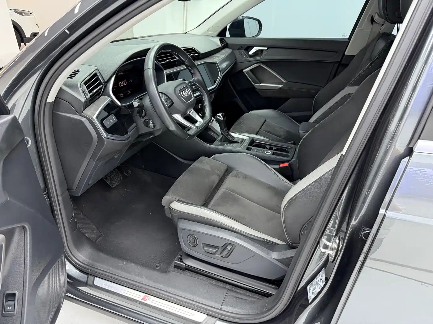 Audi Q3 2022 35 TFSI Fashion Dynamic фото 12