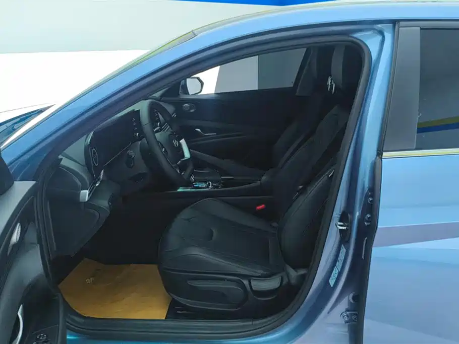 Hyundai Elantra 2023 1.5L CVT GLX Elite Edition фото 9