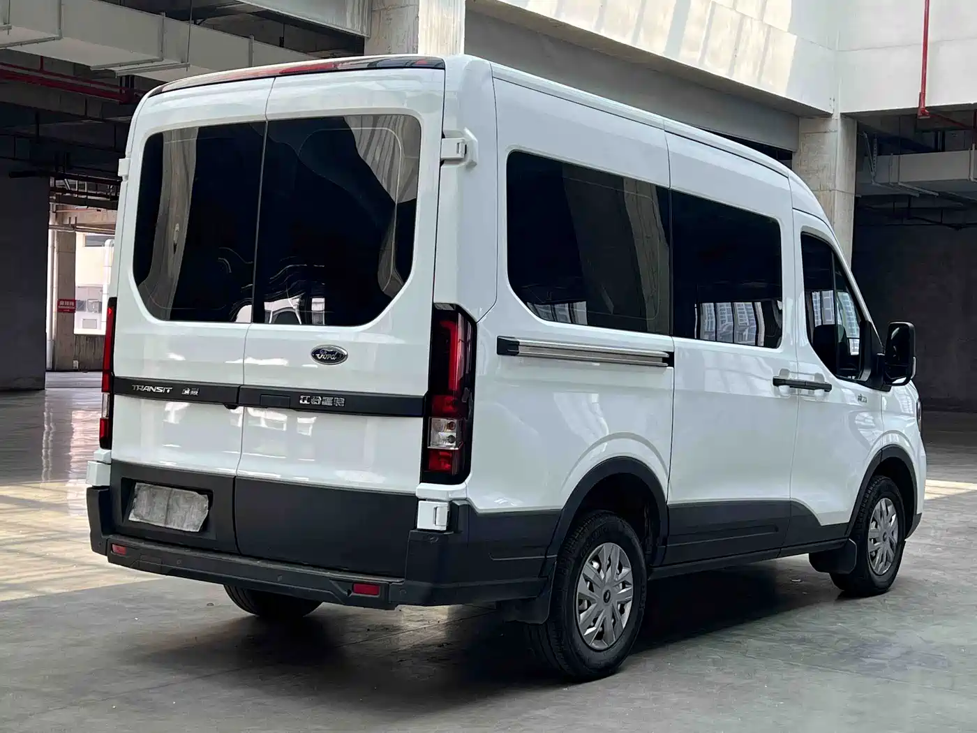 Ford Transit T8 2024 2024 T8 2.3T Diesel Manual Short Wheelbase Medium Roof 6-Seat Multi-Purpose Version 3/3