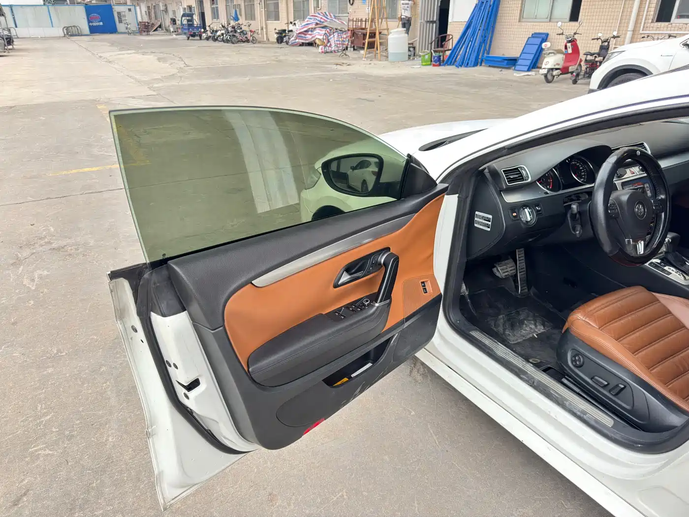 Volkswagen FAW-Volkswagen CC 2011 2.0TSI Luxury фото 7