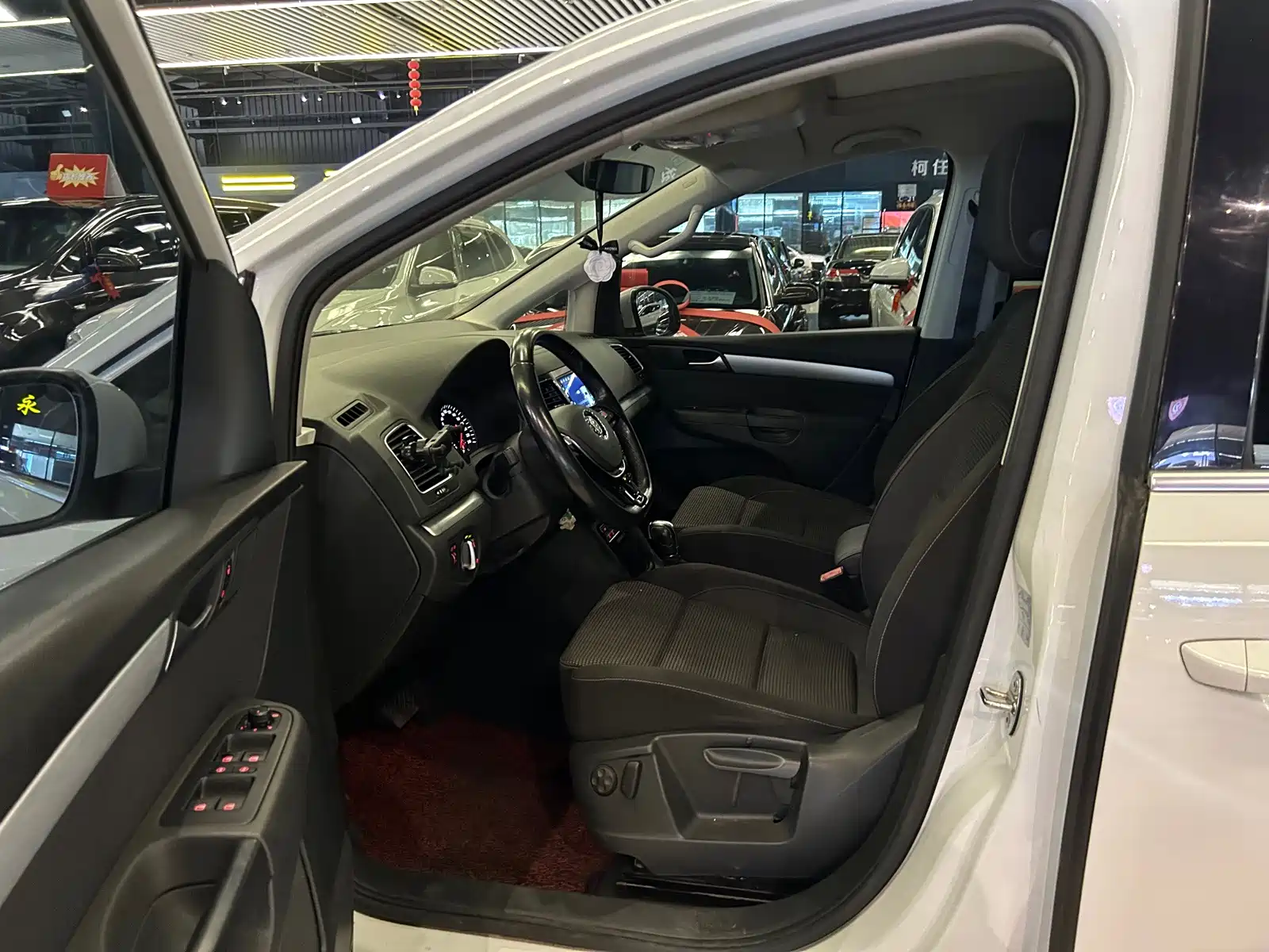 Фото 4 - Volkswagen Sharan