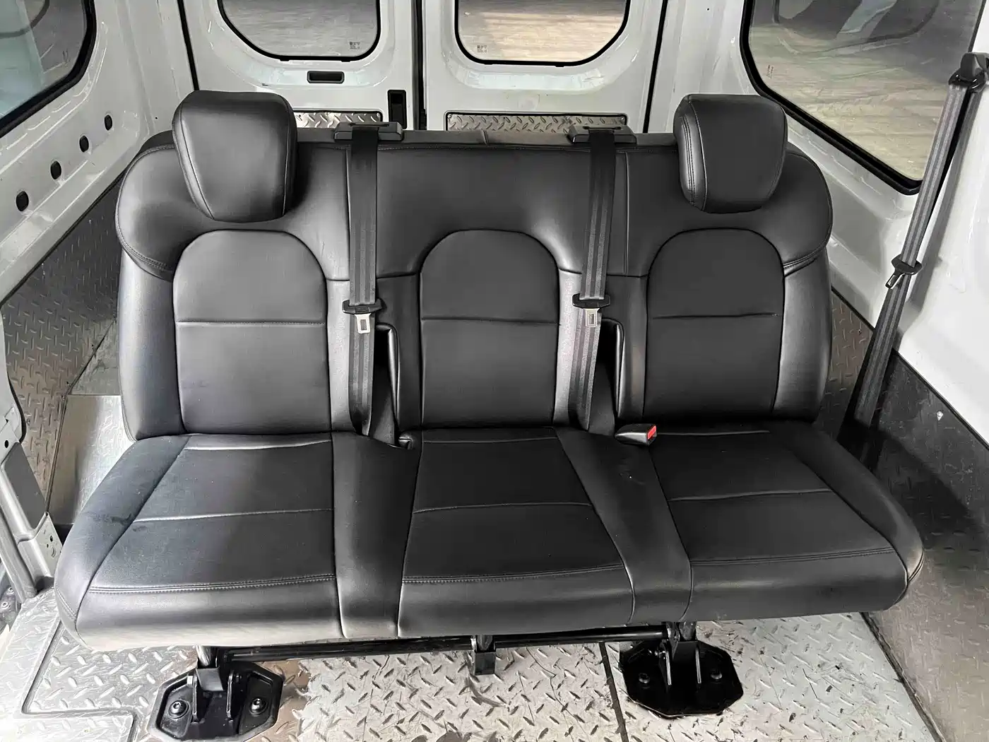 Ford Transit T8 2024 2024 T8 2.3T Diesel Manual Short Wheelbase Medium Roof 6-Seat Multi-Purpose Version 3/3