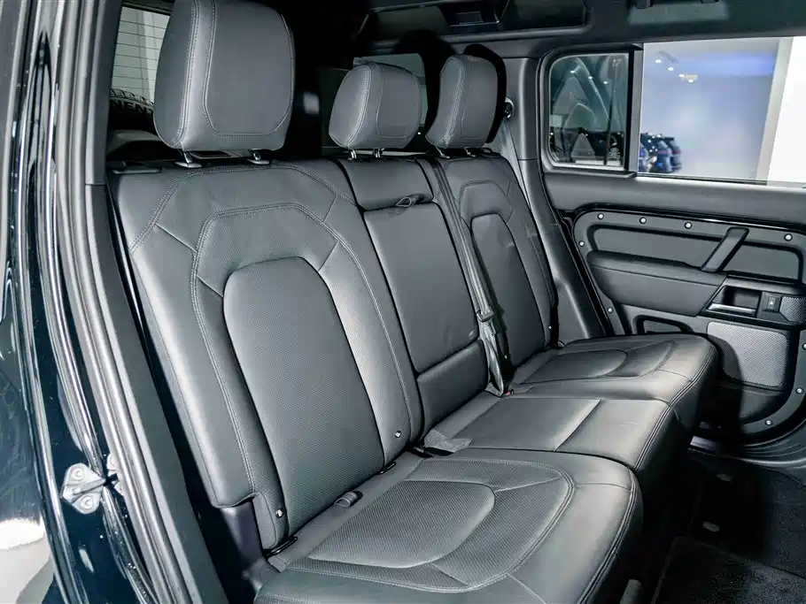 Land Rover Defender 2023 Facelift 110 5.0T V8 фото 26