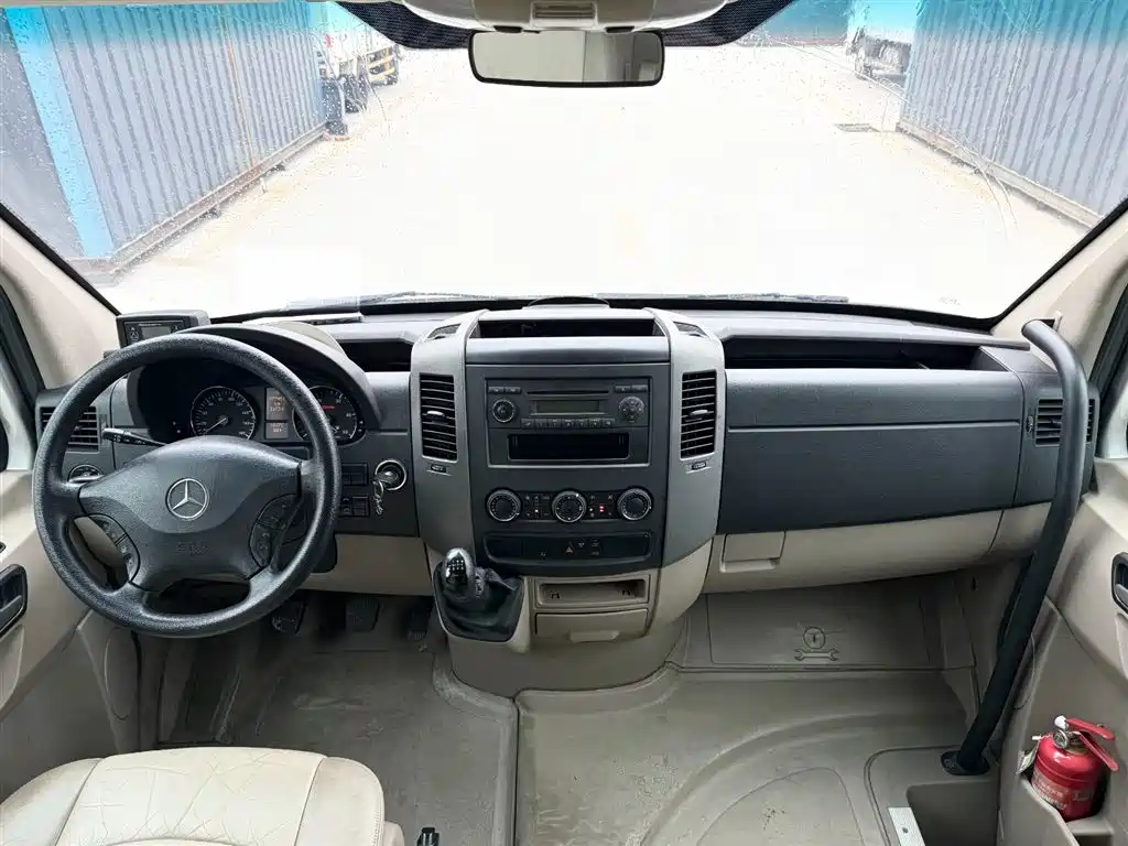 Mercedes-Benz Sprinter 2012 Model 2.1T Premium Tour Long Wheelbase фото 8