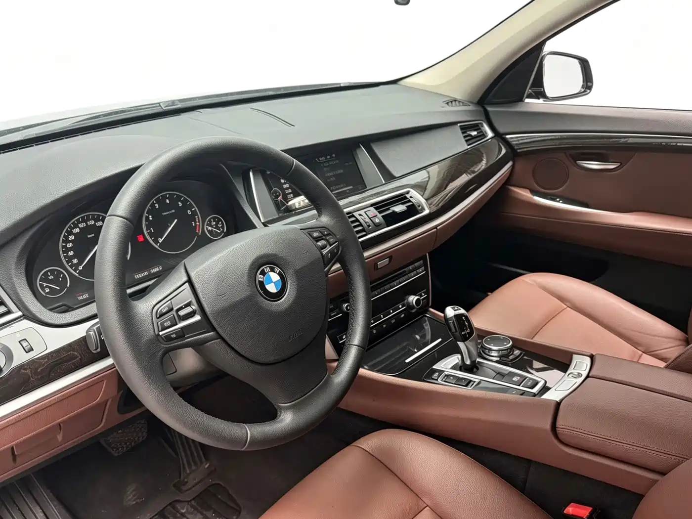 BMW 5 Series GT 2014 528i Leading фото 4