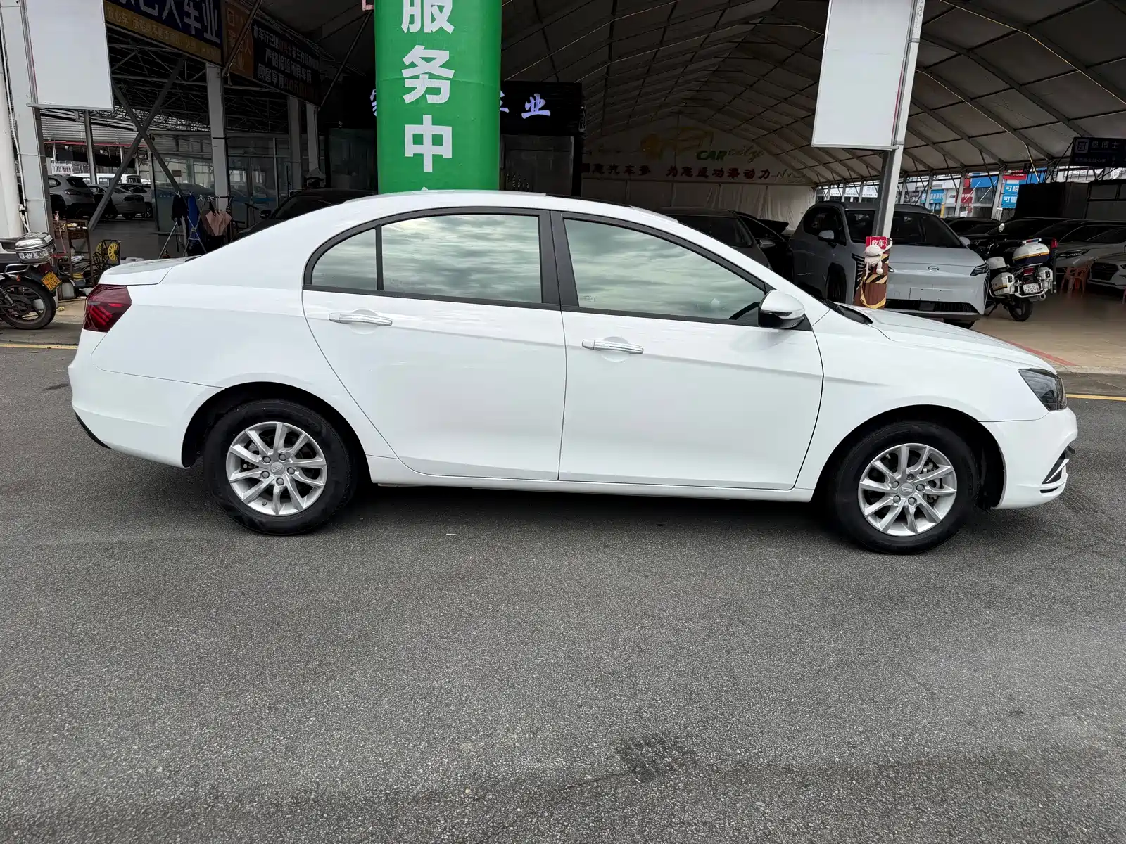 Фото 16 - Geely Emgrand