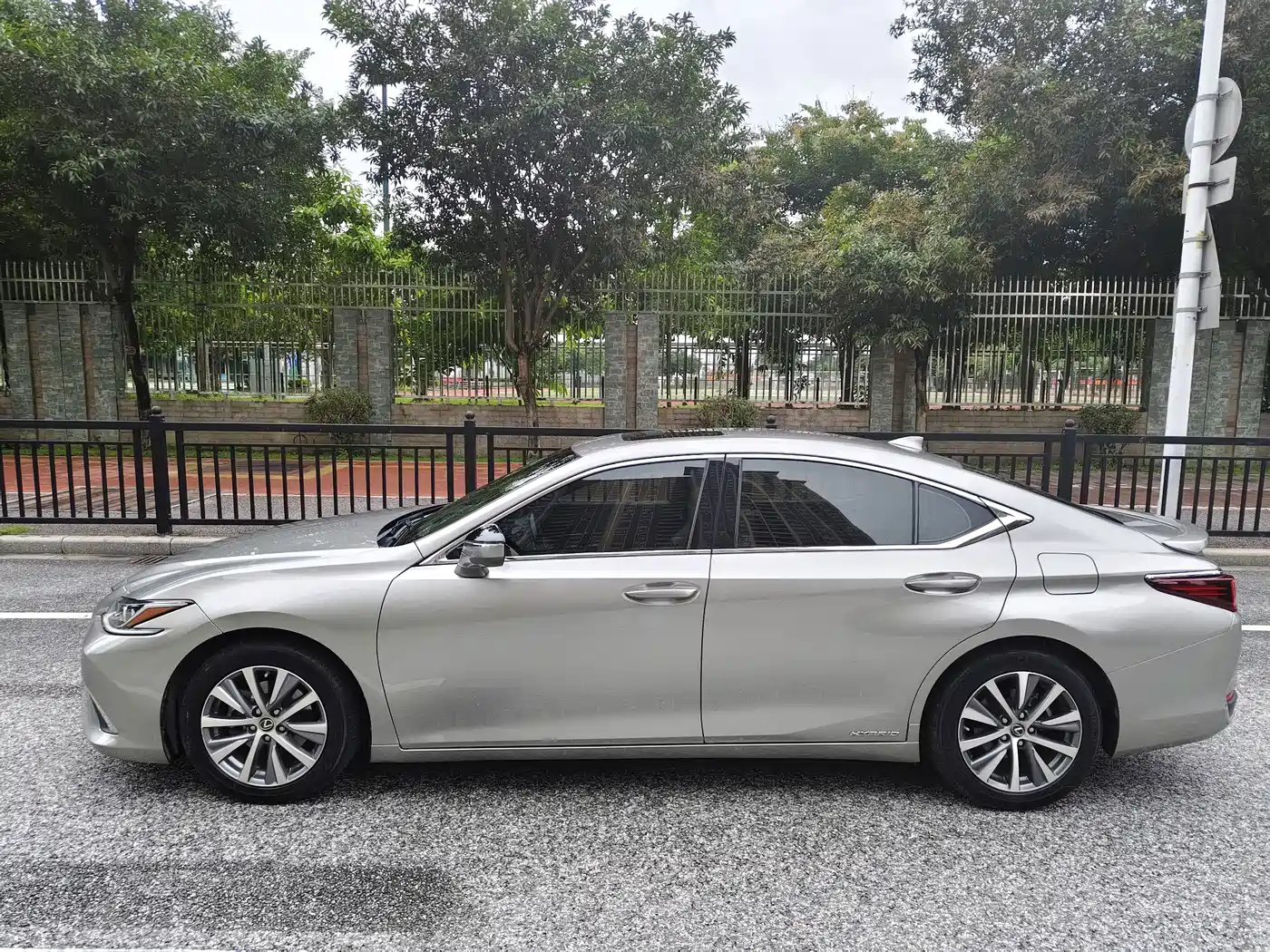 Фото 7 - Lexus ES