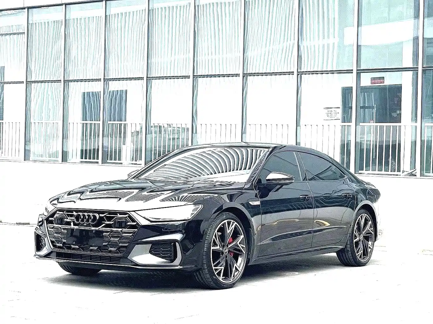 Фото 1 - Audi A7L