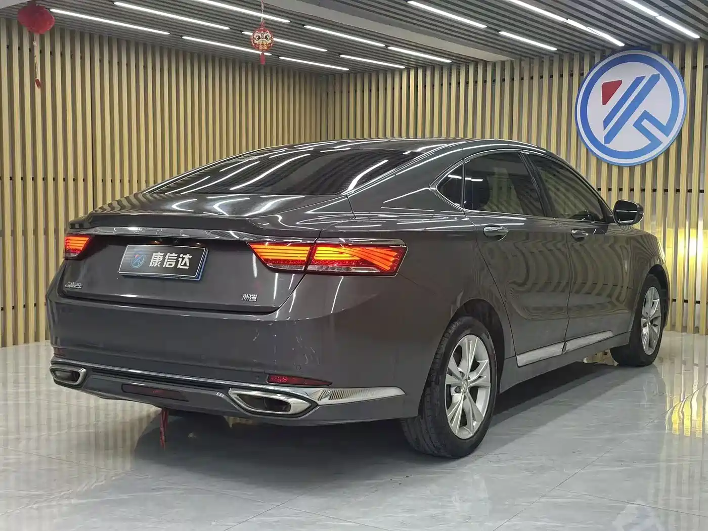 Фото 8 - Geely Borui