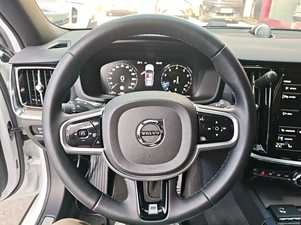 Volvo V60 2022 2022 B5 Momentum Sport