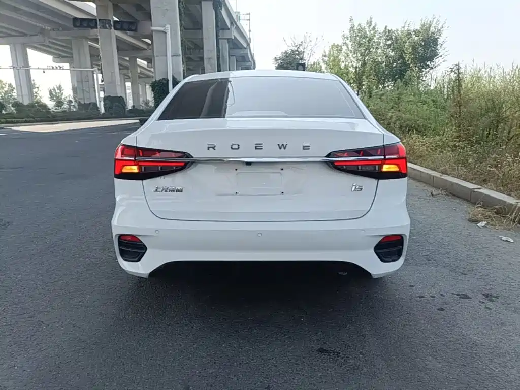 Фото 6 - Roewe i5