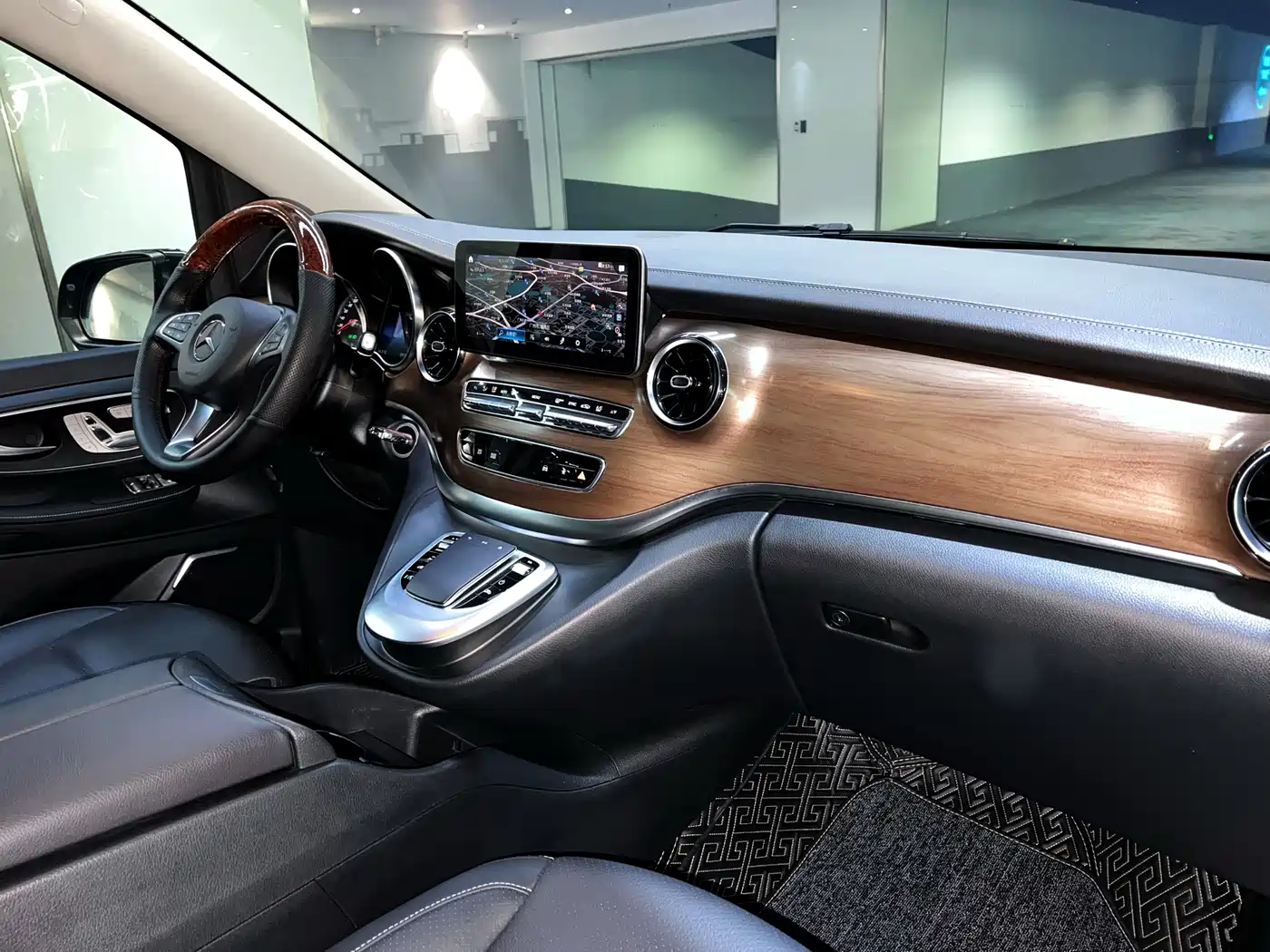 Mercedes-Benz V-Class 2020 Model V 260 L Long Wheelbase Luxury фото 5