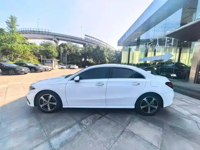 Mercedes-Benz A-Class 2023 A 200 L Dynamic — фото 3