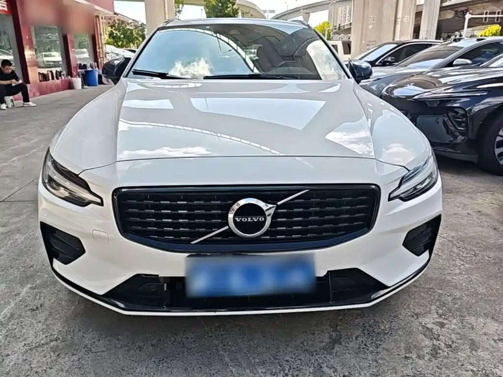 2022 Volvo V60